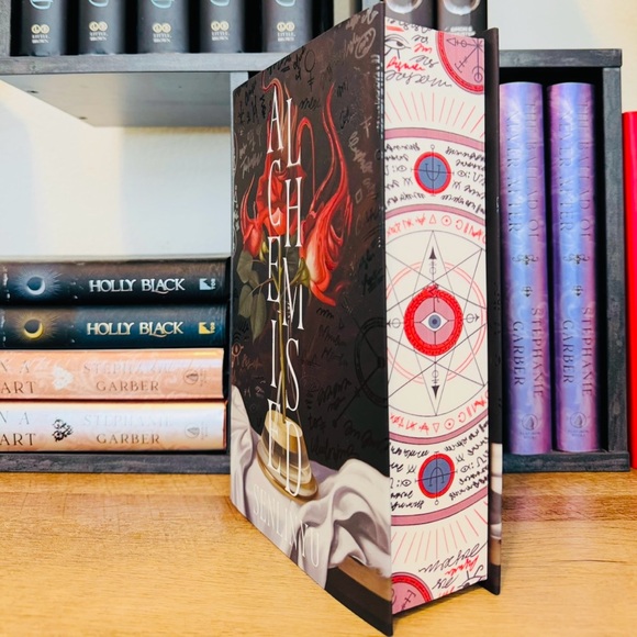 Fairyloot Exclusive Signed Edition Alchemised by Senlin Yu - Picture 3 of 13